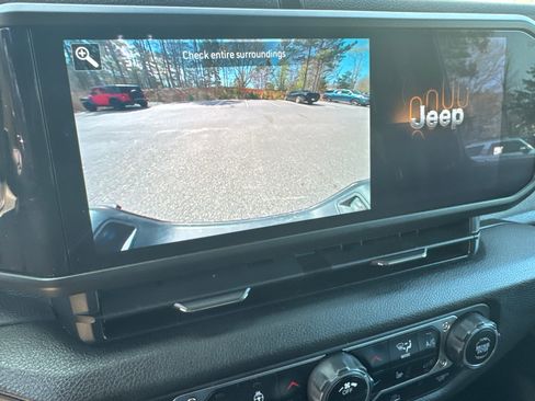 Used 2024 Jeep Gladiator Sport image 27