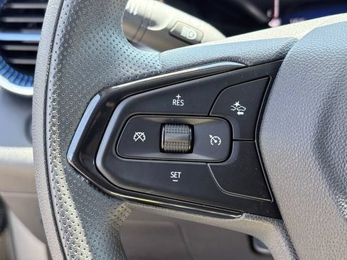 Used 2025 Chevrolet Trax LT FWD image 13
