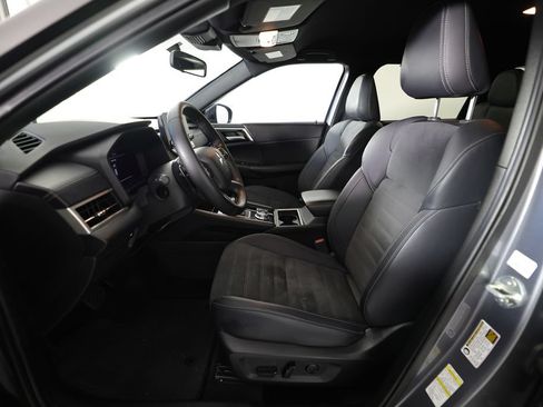 Used 2024 Mitsubishi Outlander SE Black Edition FWD image 18