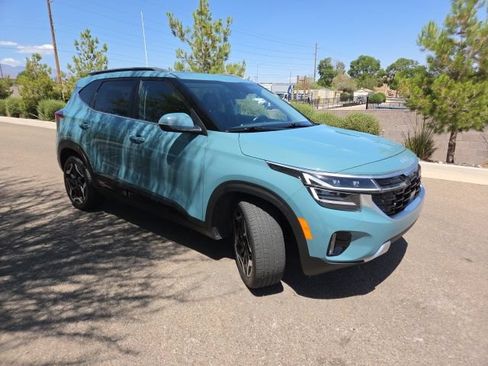 Used 2024 Kia Seltos SX w/ SX Sunroof Package AWD/4WD image 3