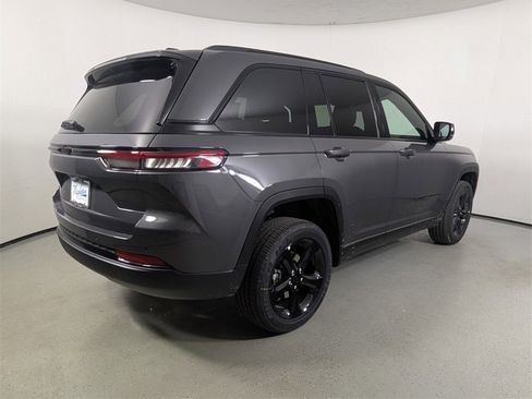 New 2025 Jeep Grand Cherokee Altitude image 7