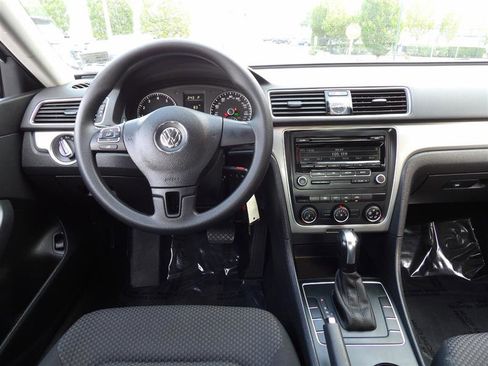 Used 2013 Volkswagen Passat 2.5 S image 11