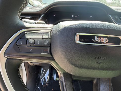 Used 2024 Jeep Grand Cherokee L Limited image 30