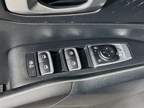 Used 2024 Kia Sorento S image 17