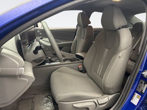 Used 2024 Hyundai Elantra SEL FWD image 11