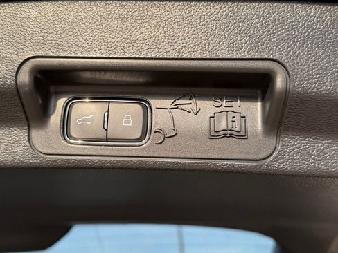 Used 2023 Ford Explorer Limited w/ Limited Technology Package AWD/4WD image 43