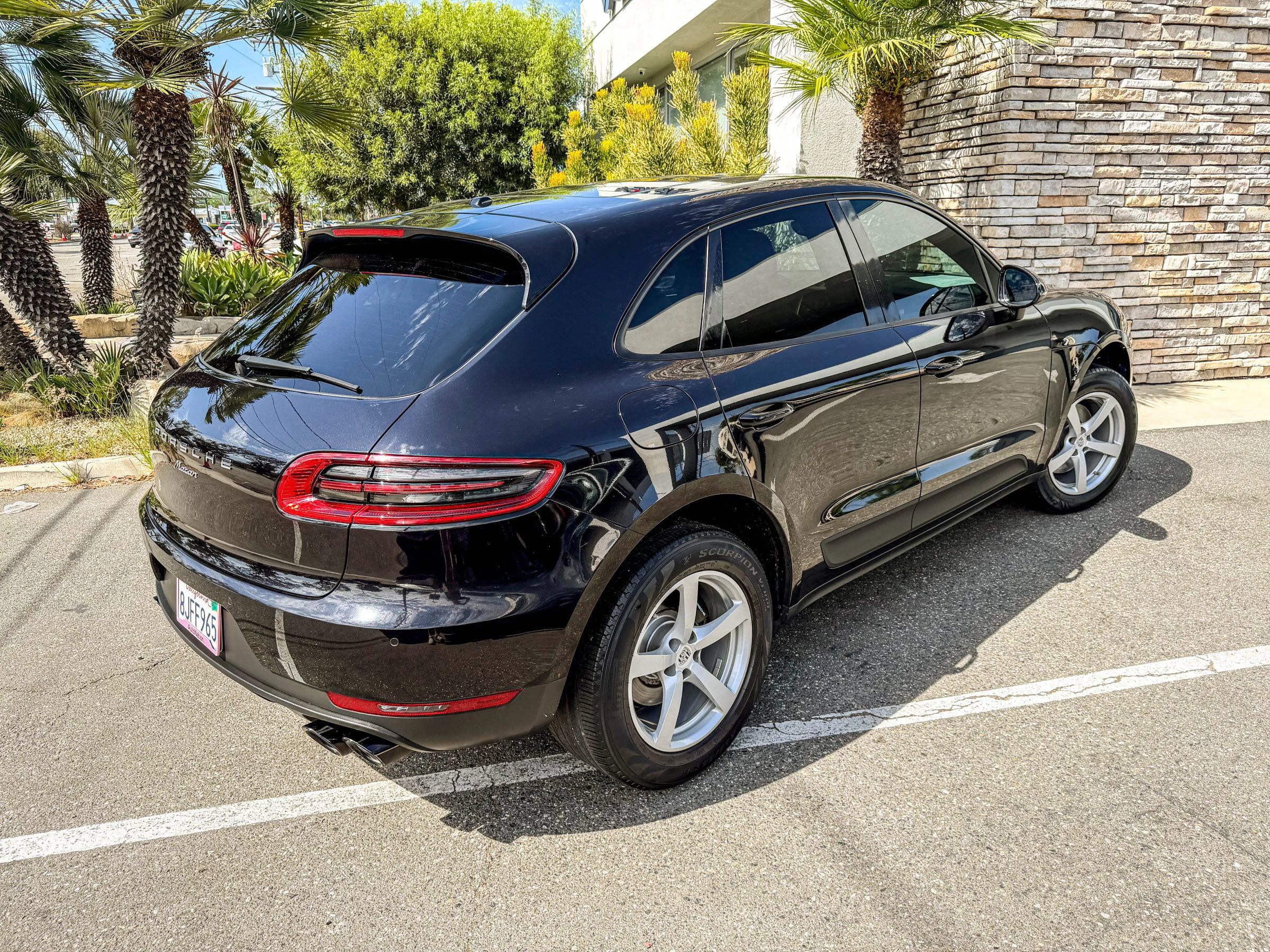 Used 2018 Porsche Macan Sport Edition AWD/4WD image 8