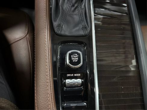 Used 2019 Volvo XC90 T6 Momentum w/ Protection Package Premier AWD/4WD image 24