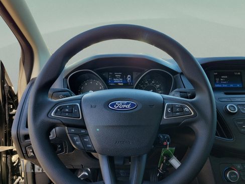Used 2016 Ford Focus SE image 11