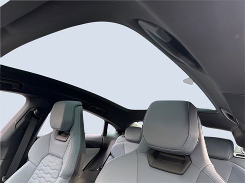 Used 2022 Audi e-tron GT Prestige image 31