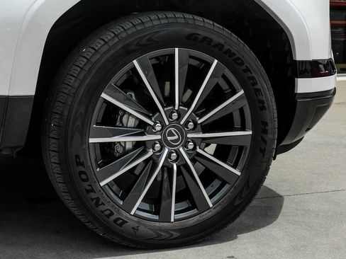 Used 2025 Lexus GX 550 w/ Accessory Package (Z1) AWD/4WD image 57
