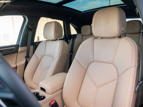 New 2026 Porsche Macan image 5