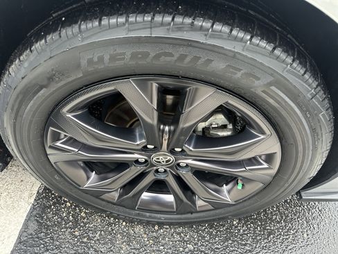 Used 2023 Toyota Sienna XSE image 6