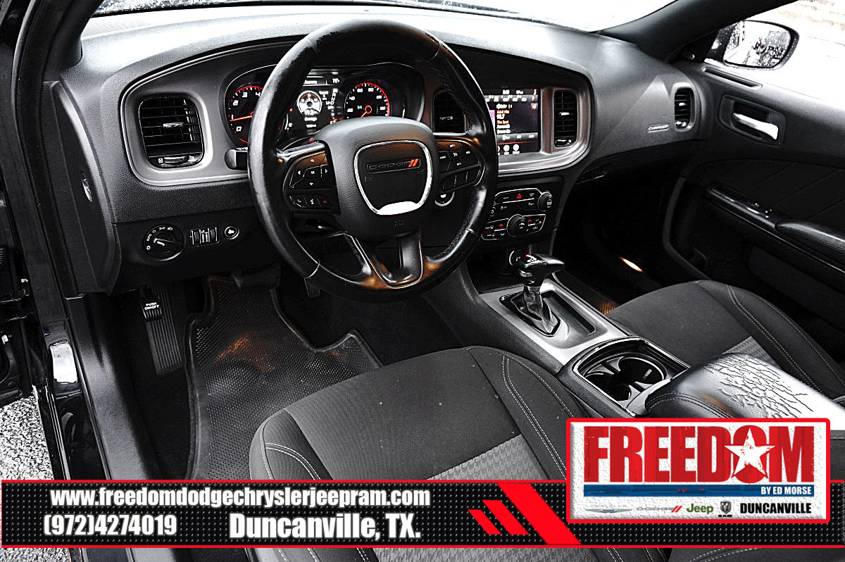 Used 2023 Dodge Charger SXT w/ Blacktop Package RWD image 10