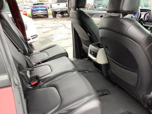 Used 2024 Kia Carnival LX image 34