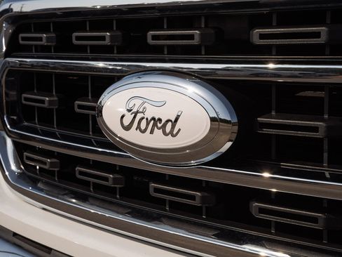Certified 2021 Ford F150 XLT w/ XTR Package AWD/4WD image 4