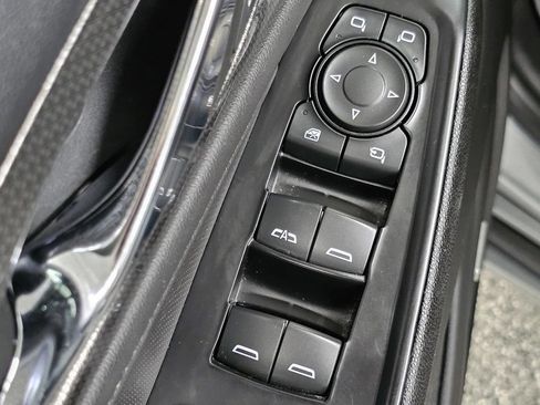 Used 2023 Chevrolet Traverse Premier AWD/4WD image 38
