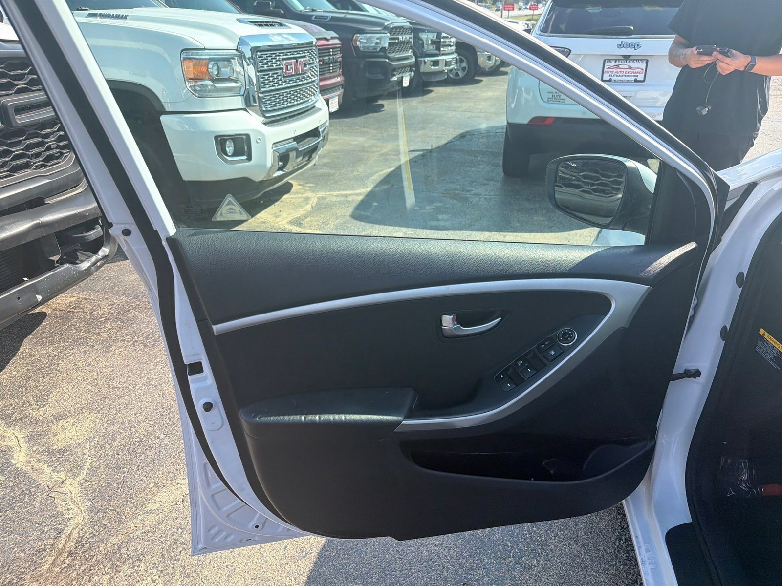 Used 2016 Hyundai Elantra GT FWD image 12