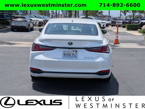 Used 2025 Lexus ES 300h w/ Premium Package FWD image 9