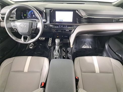 Used 2025 Toyota Camry SE image 16