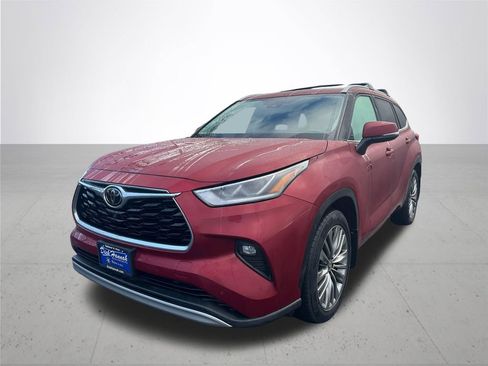 Used 2020 Toyota Highlander Platinum AWD/4WD image 2