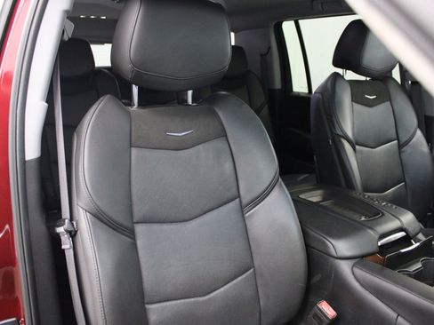 Used 2017 Cadillac Escalade ESV Luxury image 36