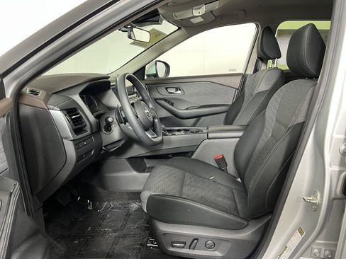 Used 2023 Nissan Rogue SV image 11