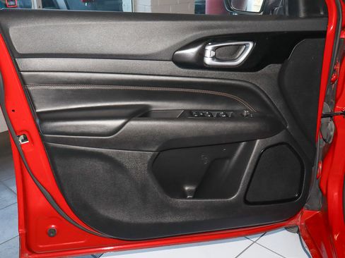 Used 2023 Jeep Compass Limited image 16