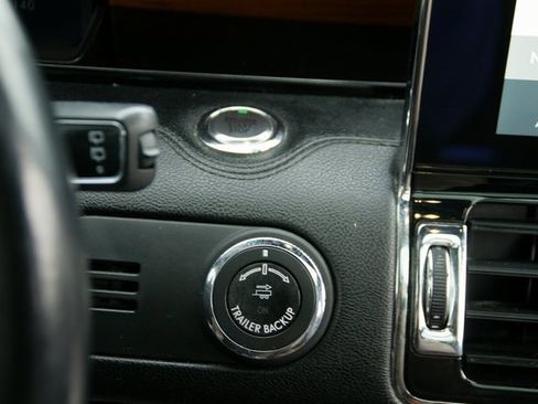 Used 2018 Lincoln Navigator L Select image 19