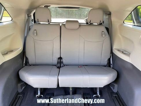 Used 2024 Toyota Sienna XLE AWD/4WD image 35