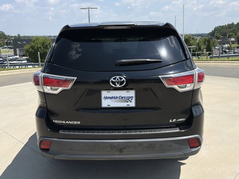 Used 2015 Toyota Highlander LE AWD/4WD image 9
