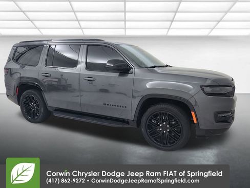 Used 2024 Jeep Wagoneer Series II image 2