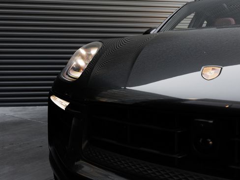 Certified 2023 Porsche Macan S AWD/4WD image 39