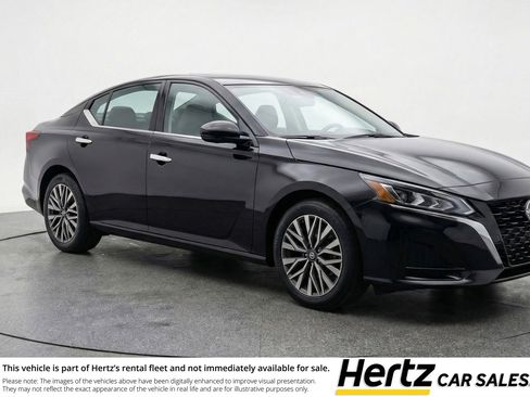 Used 2025 Nissan Altima 2.5 SV image 1