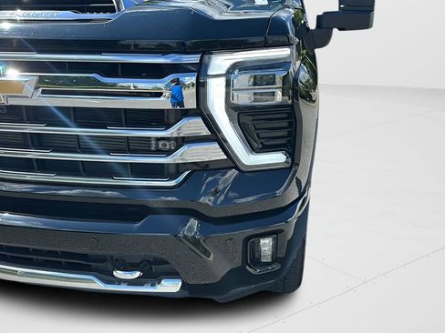 Used 2024 Chevrolet Silverado 2500 High Country w/ High Country Premium Package AWD/4WD image 33