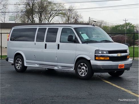 Used 2023 Chevrolet Express 2500 Extended RWD image 9