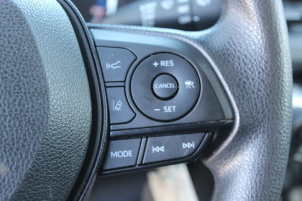 Used 2024 Toyota RAV4 LE AWD/4WD image 27
