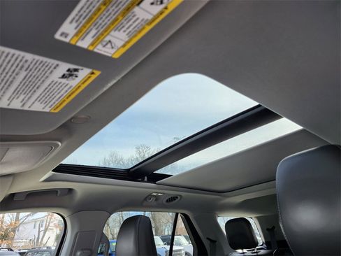 Certified 2022 Ford Explorer XLT w/ Equipment Group 202A image 21