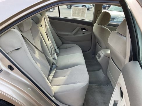Used 2010 Toyota Camry LE image 27
