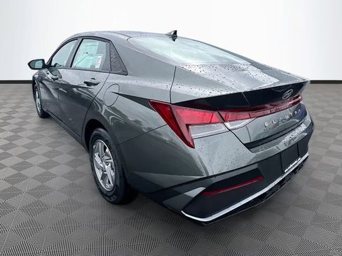 New 2026 Hyundai Elantra SE FWD image 5