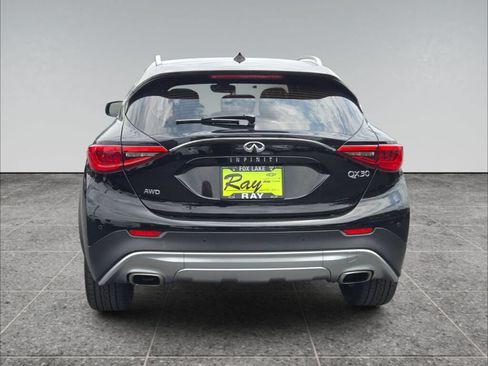 Used 2018 INFINITI QX30 Premium w/ Navigation Package AWD/4WD image 8