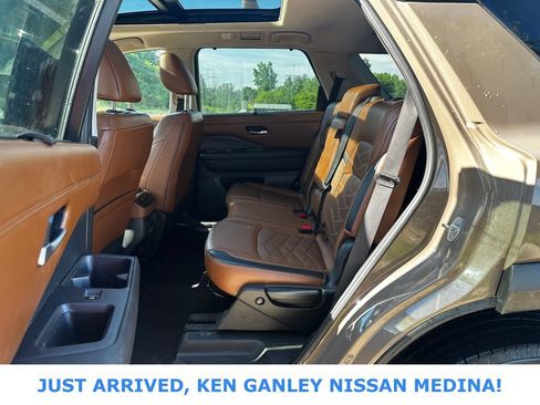 Certified 2024 Nissan Pathfinder Platinum w/ Cargo Package AWD/4WD image 14