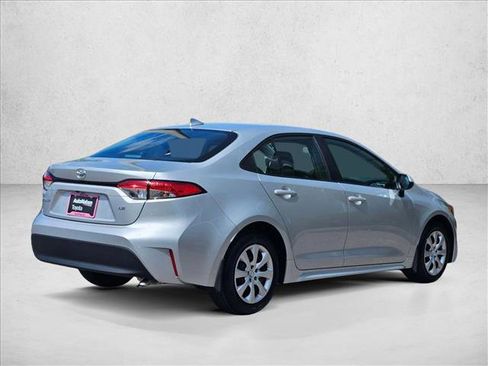 Used 2025 Toyota Corolla LE FWD image 5