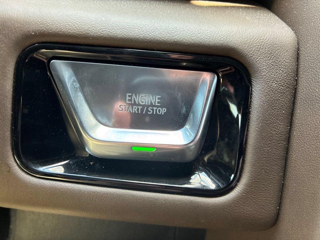 Used 2025 GMC Yukon Denali Ultimate AWD/4WD image 18
