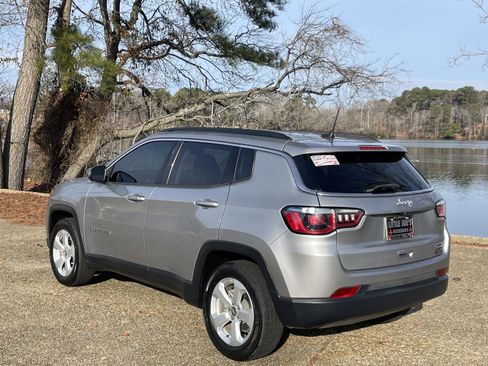 Used 2019 Jeep Compass Latitude image 11