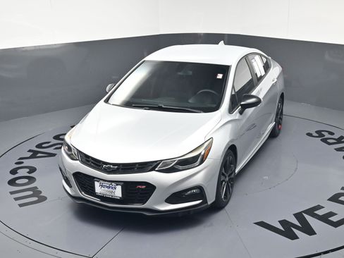Used 2018 Chevrolet Cruze LT w/ Redline Edition image 29