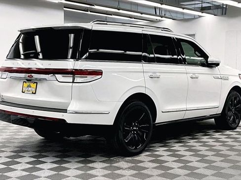 Used 2024 Lincoln Navigator Reserve image 13