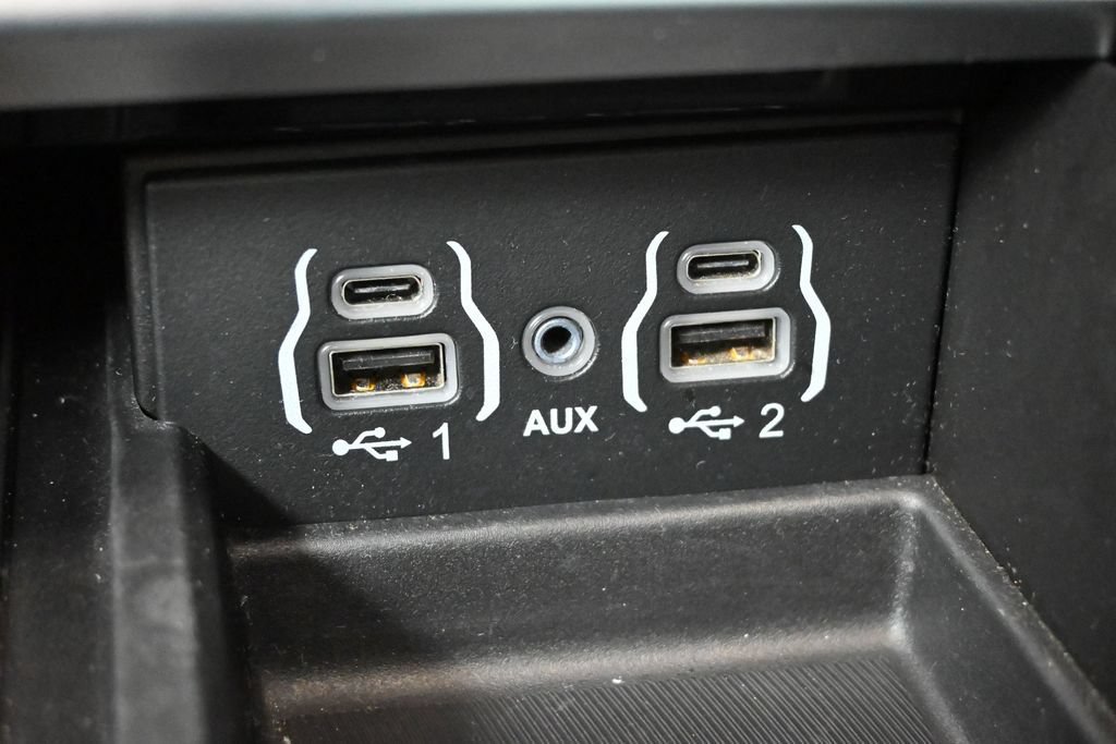 Used 2022 Chrysler Pacifica Limited AWD/4WD image 14