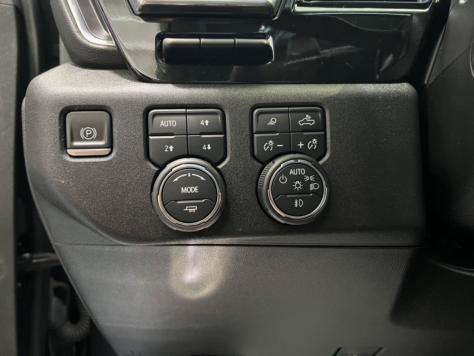 Used 2022 Chevrolet Silverado 1500 LTZ w/ LTZ Premium Package AWD/4WD image 35
