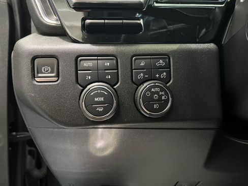 Used 2022 Chevrolet Silverado 1500 LTZ w/ LTZ Premium Package AWD/4WD image 35
